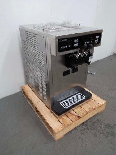 Icetro ISI-163TT Countertop Soft Serve Machine 859049