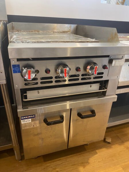 Ex-Showroom Gasmax EX-GGS-24 Griddle and Gas Toaster with Cabinet
