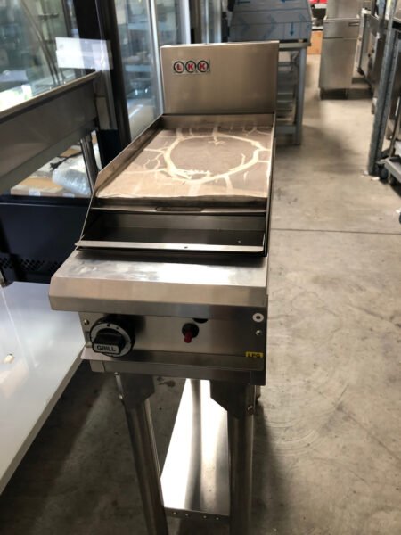 Ex-Showroom: LKKOB2C 300mm Gas Griddle with Legs LPG
